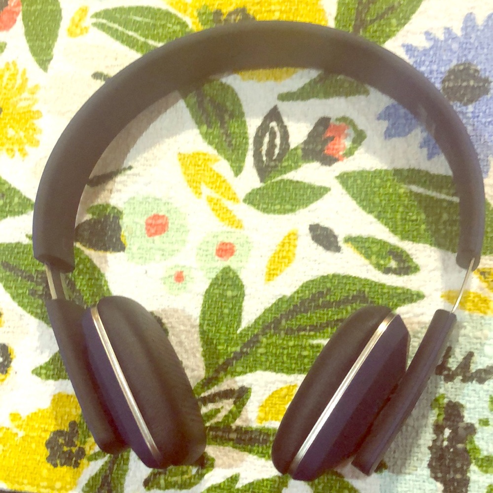 Royal Bluetooth headphones